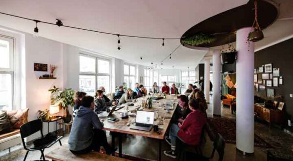 Das jüngste Partnertreffen hat bei der Kreativagentur Polyluchs in Wernigerode, seit vergangene Jahr selbst Teil des Partnernetzwerkes, stattgefunden. Foto: Polyluchs